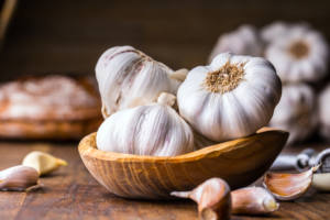 Should I Use Fresh or Dried Garlic for My Health